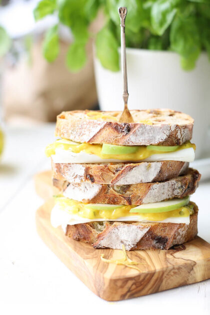 Geitenkaas sandwiches met appel & piccalilly