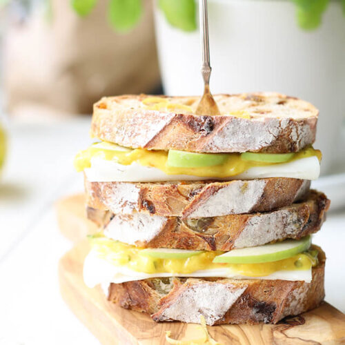 Geitenkaas sandwiches met appel & piccalilly
