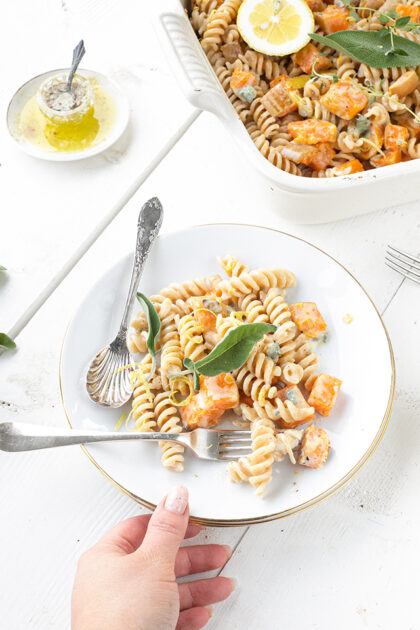 Spelt pasta met pompoen & gorgonzola