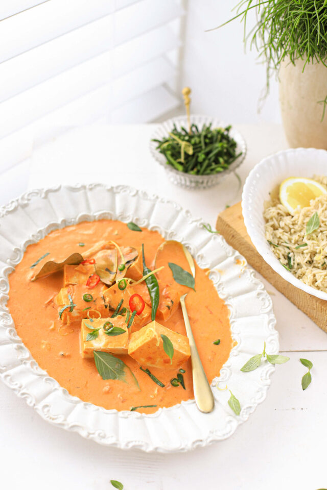 Heerlijke Thaise panang curry met basilicum, citroen en Tilda rijst