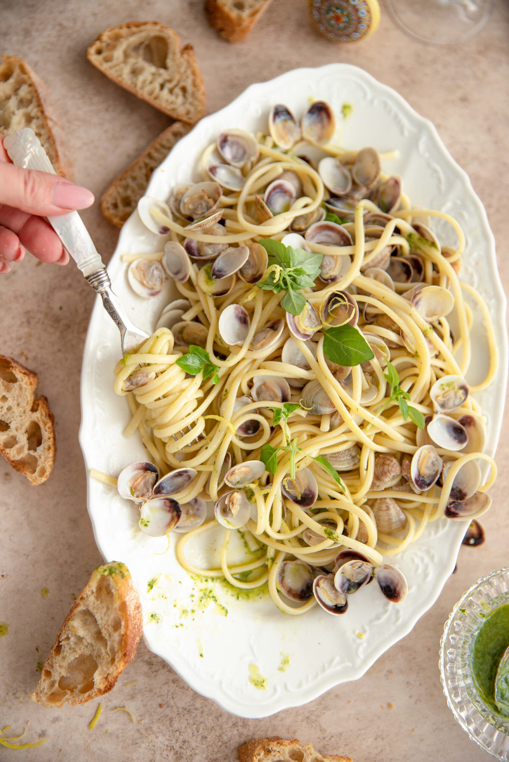Pasta vongole met basilicum en knoflook 'The Lemon Kitchen